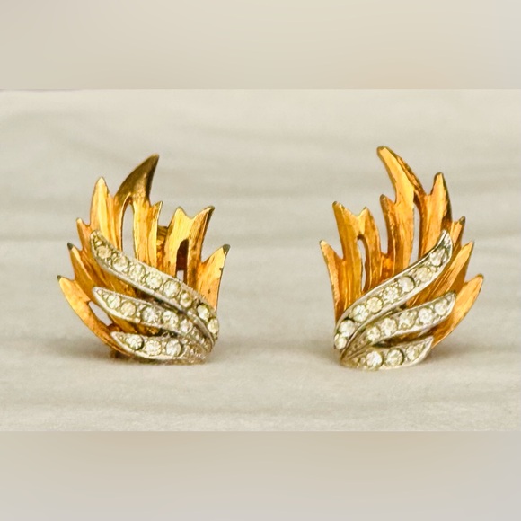Vintage Floral Rhinestone Clip-on Earrings - Picture 1 of 3